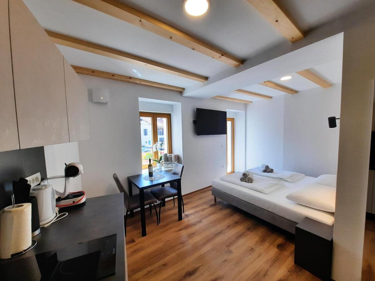 Apartments Hlapi With Spa Kobarid Exteriör bild