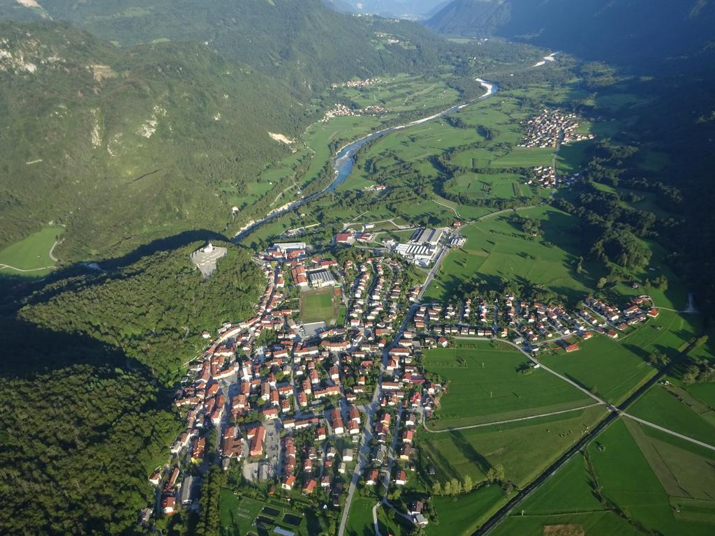Apartments Hlapi With Spa Kobarid Rum bild