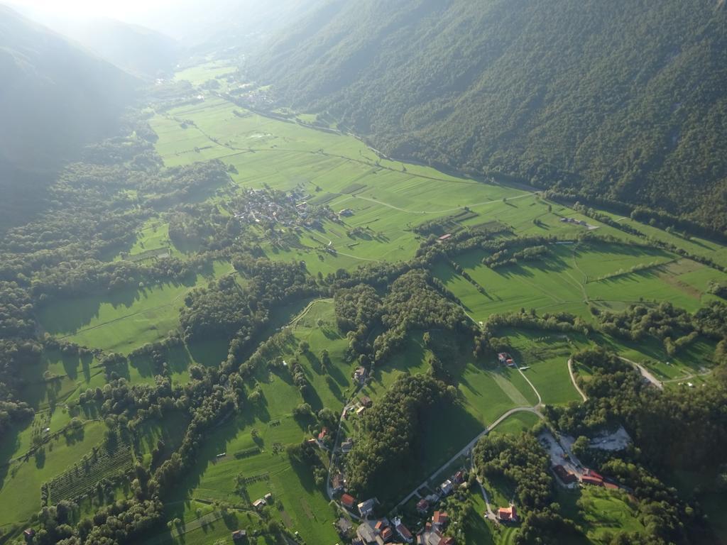 Apartments Hlapi With Spa Kobarid Rum bild